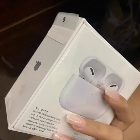 Brand new authentic bluetooth noise cancelling headphones - Picture 3 of 3